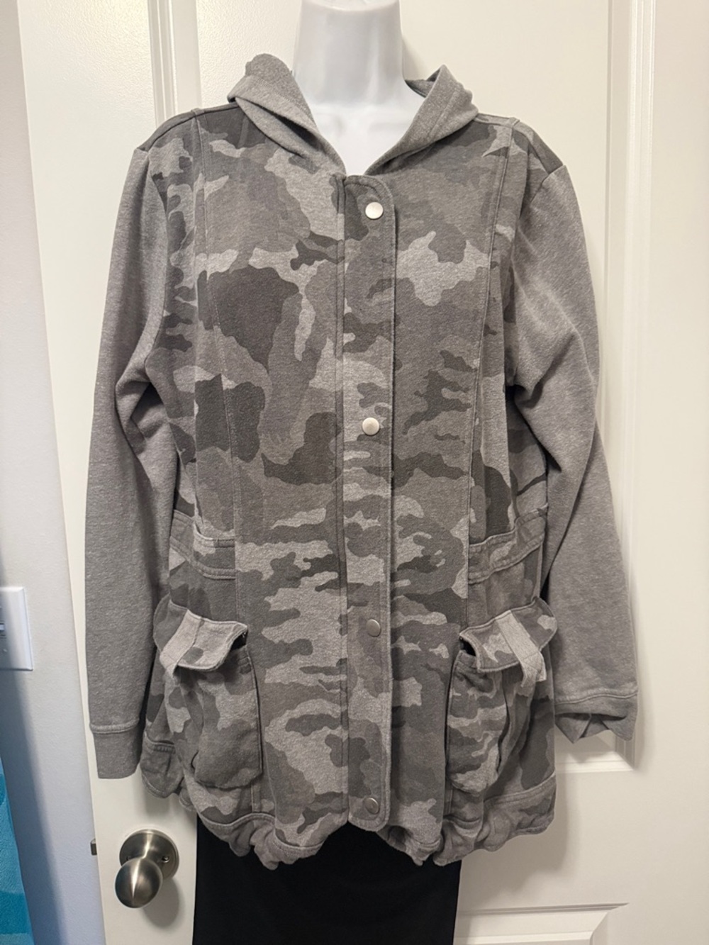 New York & Company Gray Camouflage Hooded Sweater